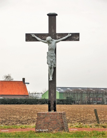 DSC 3361Ooij st. Hubertusweg hoek Leuthsestr Christusbeeld 3 edited naam